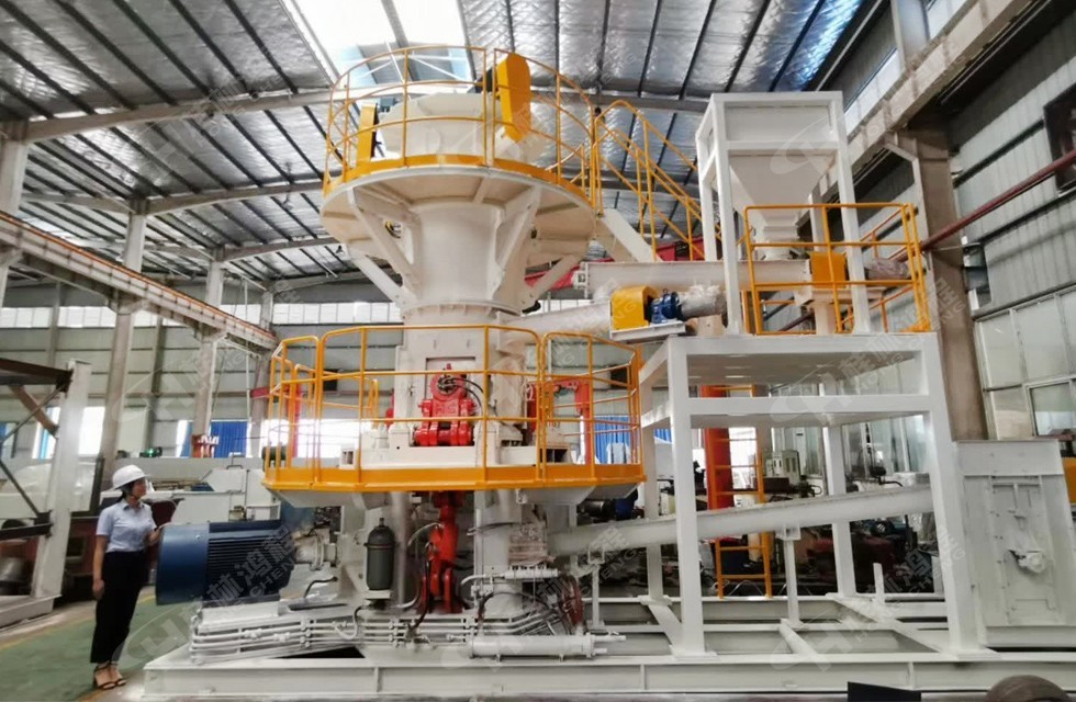 重晶石粉是怎

么生產(chǎn)的?用磨粉機(jī)桂林鴻程桂林鴻程新款HLMX600小型超細(xì)立式磨粉機(jī)整機(jī)預(yù)裝待發(fā)